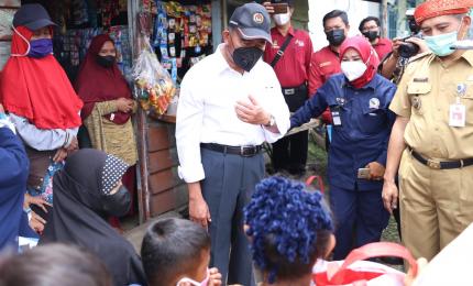 Tinjau Langsung Bansos di Pekanbaru, Pastikan Penyaluran Tepat Sasaran